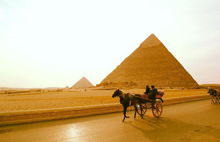 Ausflug zu den Pyramiden in Kairo ab Hurghada mit dem Privatwagen