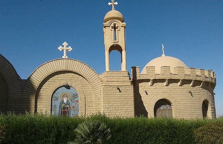 Private Tagestour zu den Klöstern St. Antonius und St. Paulus am Roten Meer