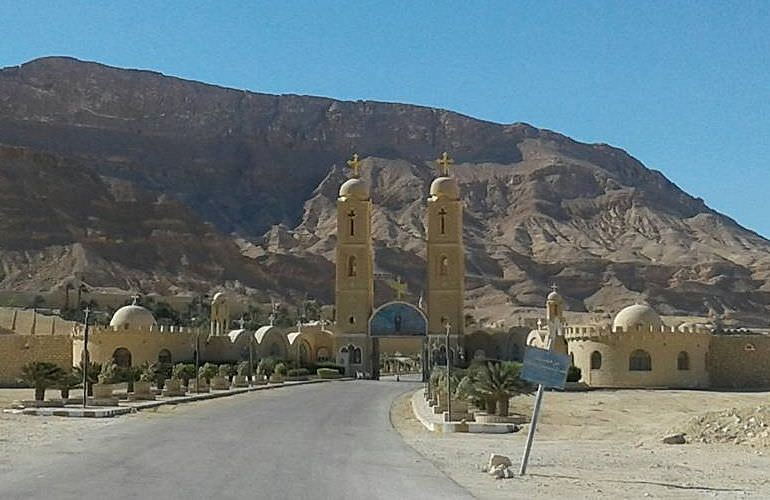 Private Tagestour zu den Klöstern St. Antonius und St. Paulus am Roten Meer