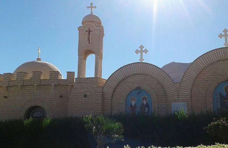 Private Tagestour zu den Klöstern St. Antonius und St. Paulus am Roten Meer