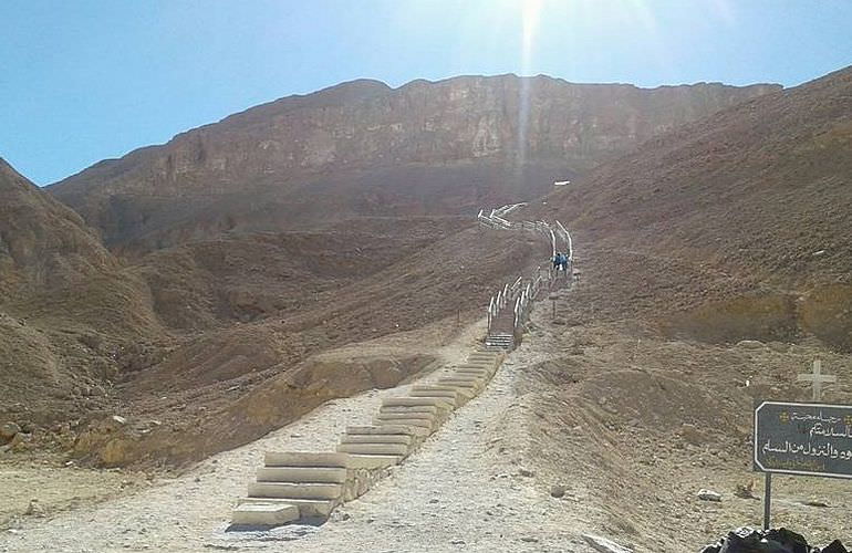 Private Tagestour zu den Klöstern St. Antonius und St. Paulus am Roten Meer