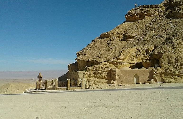 Private Tagestour zu den Klöstern St. Antonius und St. Paulus am Roten Meer