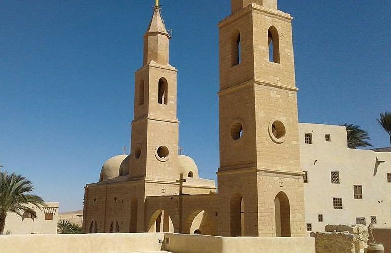 Private Tagestour zu den Klöstern St. Antonius und St. Paulus am Roten Meer