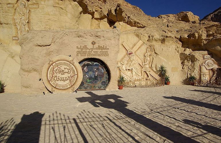 Private Tagestour zu den Klöstern St. Antonius und St. Paulus am Roten Meer