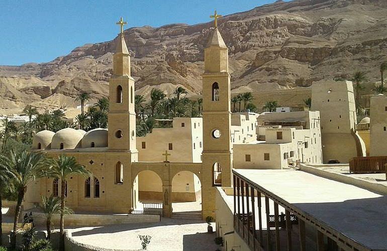 Private Tagestour zu den Klöstern St. Antonius und St. Paulus am Roten Meer