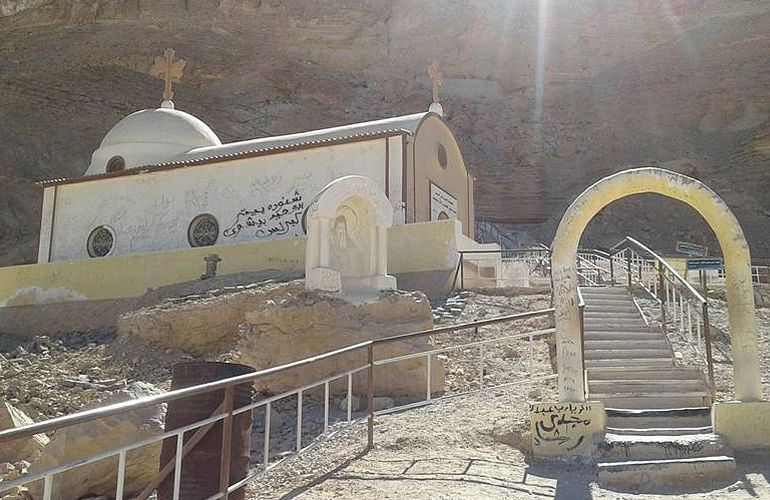 Private Tagestour zu den Klöstern St. Antonius und St. Paulus am Roten Meer