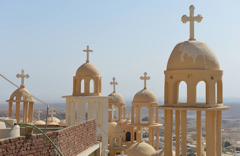 Private Tagestour zu den Klöstern St. Antonius und St. Paulus am Roten Meer