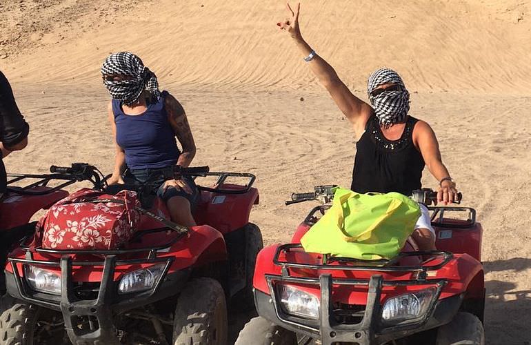 Wüstenabenteuer-Kombitour: Quad, Jeep, Buggy und Kamelreiten