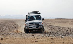 Oase Wüstensafari ab Hurghada: Quad Tour, Jeep Fahren, Spider Auto, Beduinen und Kamelreiten