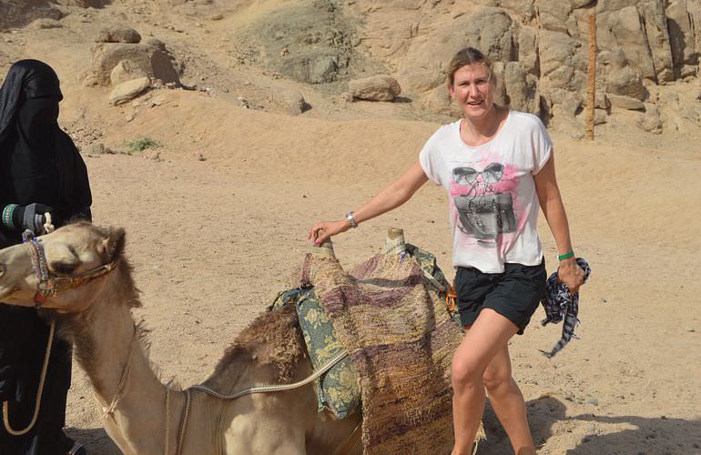Oase Wüstensafari ab Hurghada: Quad Tour, Jeep Fahren, Spider Auto, Beduinen und Kamelreiten
