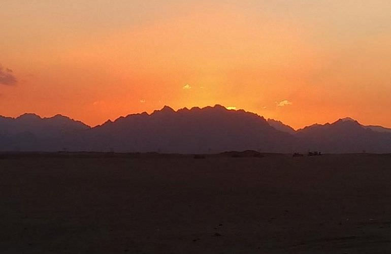 Private Quad Tour bei Sonnenaufgang in der Wüste von Hurghada