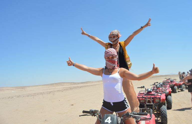 Quad Tour ab Hurghada: Wüstensafari mit dem Quad zum Beduinendorf