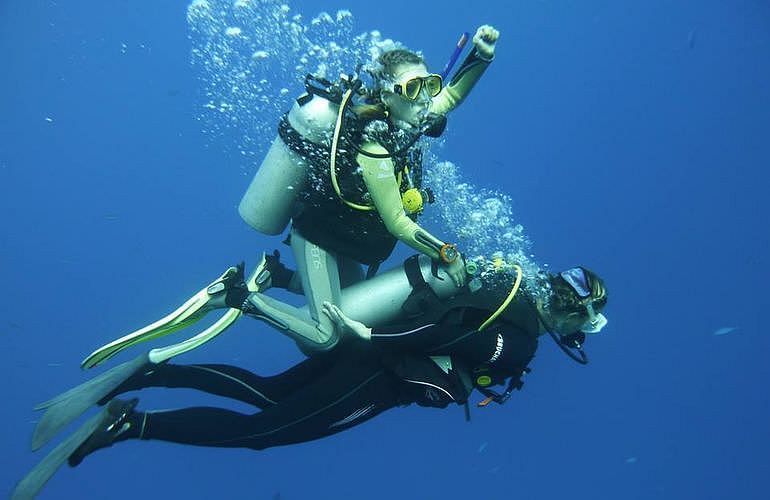 Fun Diving Hurghada - Ganztägige Tauchfahrt mit 2 Tauchgängen