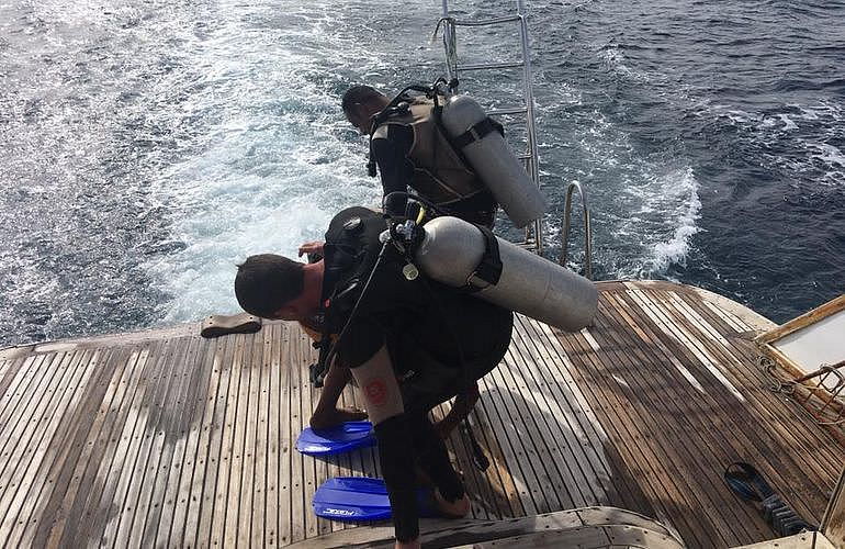 Fun Diving Hurghada - Ganztägige Tauchfahrt mit 2 Tauchgängen